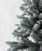 Kunstmatige kerstboom - Aurelia | 150 cm, met sneeuw