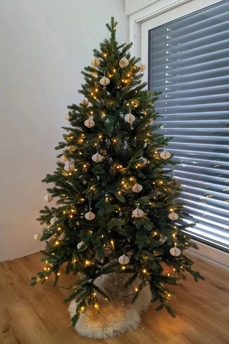 Künstlicher Weihnachtsbaum mit Beleuchtung - Emilia | 150 cm