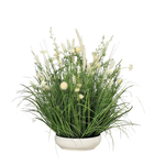 Hochwertiges Kunstgras auf transparentem Hintergrund mit echt wirkenden Kunstblättern in natürlicher Anordnung. Künstliche Wiesenblumen - Alba hat die Farbe Creme und ist 40 cm hoch. | aplanta Kunstpflanzen