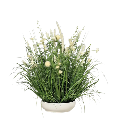 Hochwertiges Kunstgras auf transparentem Hintergrund mit echt wirkenden Kunstblättern in natürlicher Anordnung. Künstliche Wiesenblumen - Alba hat die Farbe Creme und ist 40 cm hoch. | aplanta Kunstpflanzen