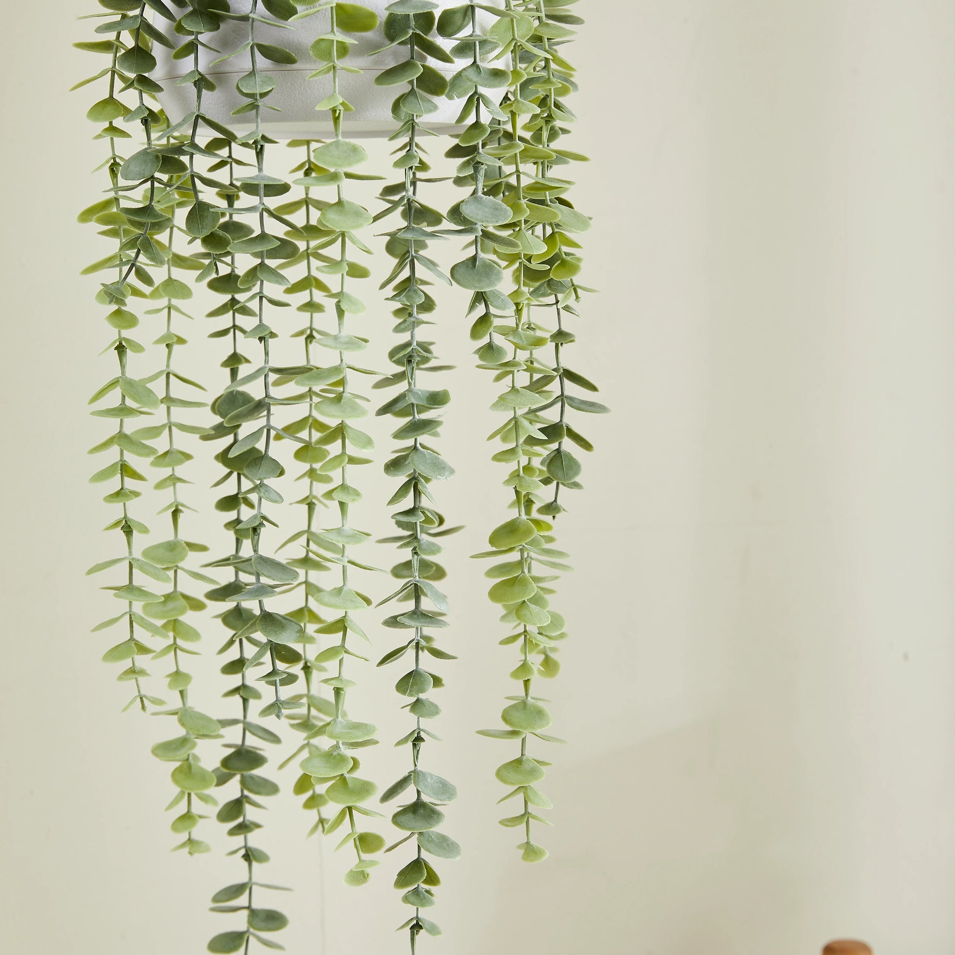 Künstliche Hänge-Eukalyptus - Philemon, 95 cm, Kunstpflanze von aplanta, in Grün, für drinnen